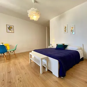 Guest house Mondello Beach Rooms - By The Sea